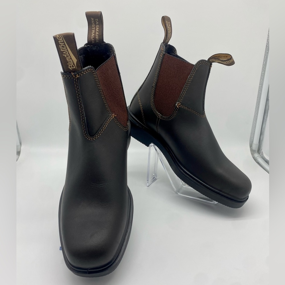 Blundstone Chisel Toe 062, Stout Brown. Unisex. Size Men 7 / Women 9.